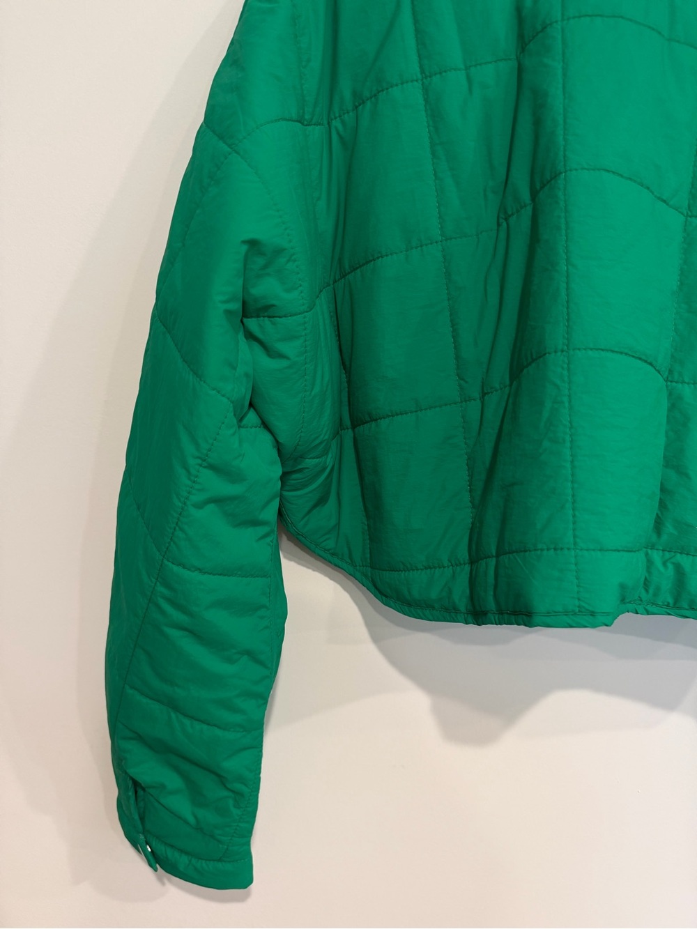 Peach Love California Green Cropped Puffer Jacket Medium J38314-01 NWOT - Picture 6 of 9